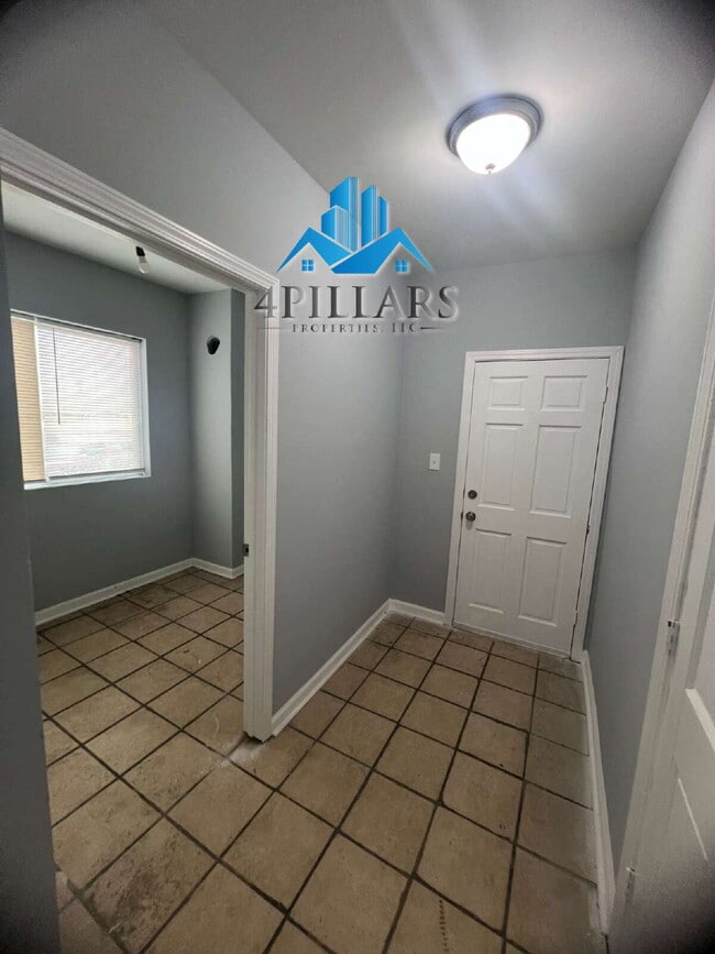 Building Photo - 3904 Deodar St