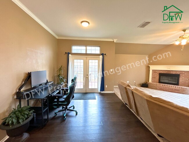Building Photo - Inviting 3BR/2BA Home with Spacious Backyard for Lease in Fort Worth