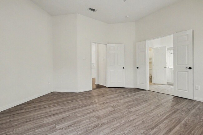 Building Photo - 1707 Briarhollow Dr