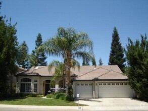Building Photo - Beautiful 4 Bedroom home in the Clovis Dis...