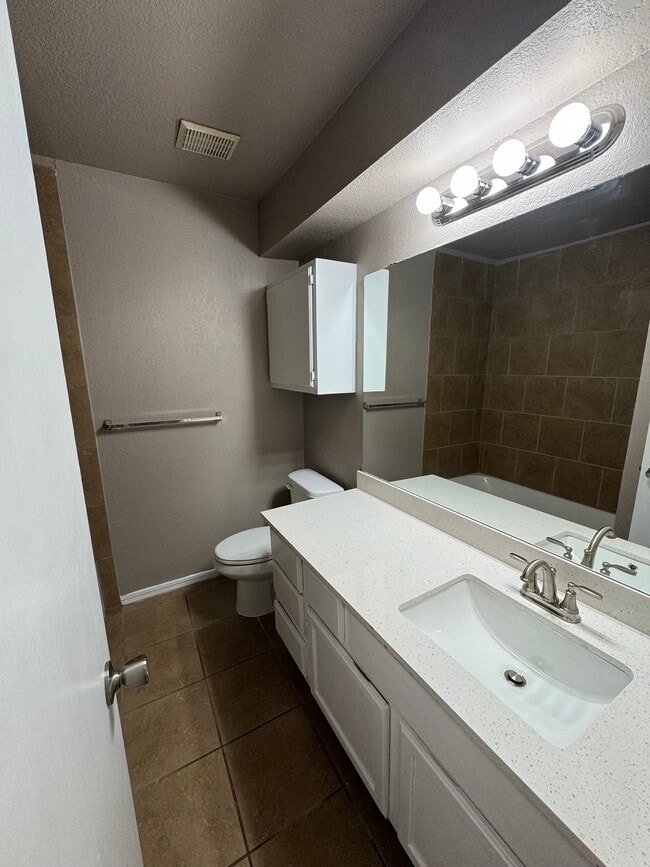 Building Photo - 722 Stonecroft Cir