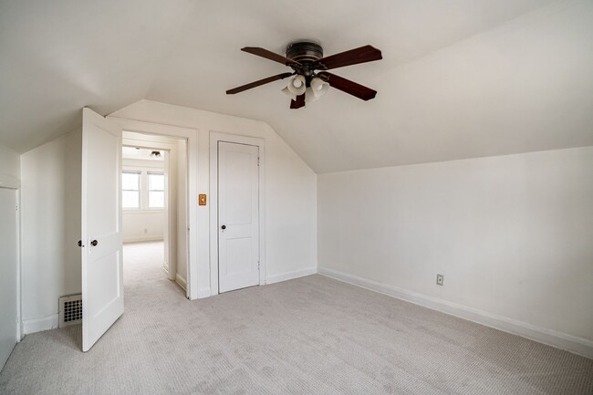 Building Photo - 3 Bedroom Single Family Home in West Allis
