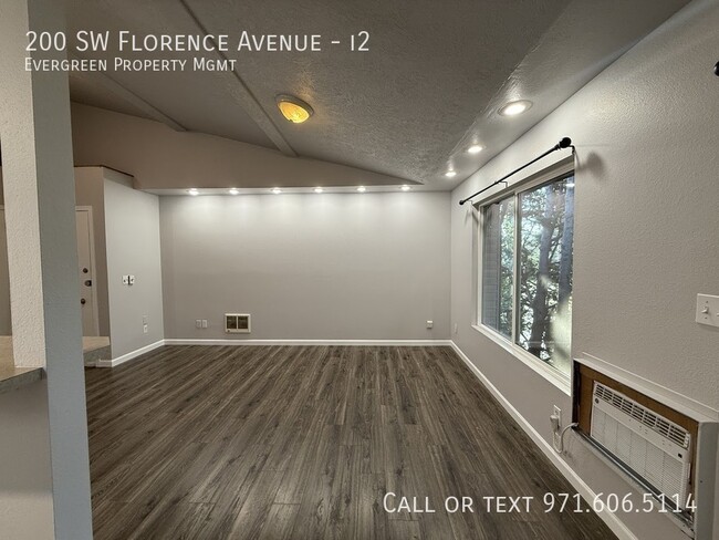 Building Photo - 200 SW Florence Ave