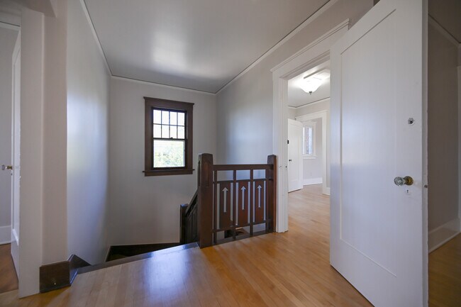 Building Photo - 1208 24th St