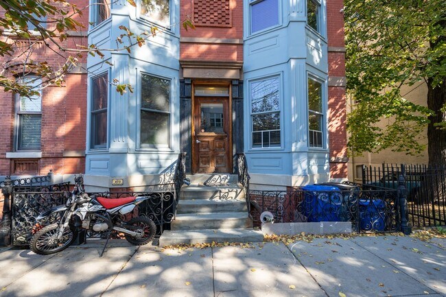 Building Photo - 126 Bright St