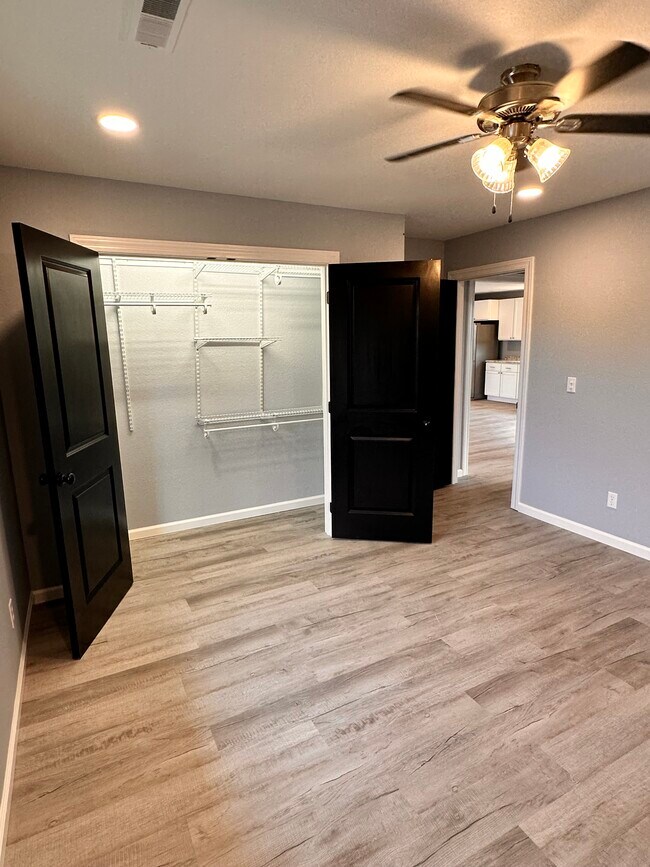 Building Photo - Brooks Street Quadplex - Fyffe