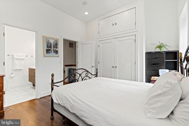 Building Photo - 1928 First St NE