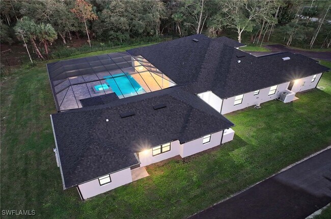 Building Photo - 219 33rd Ave NW