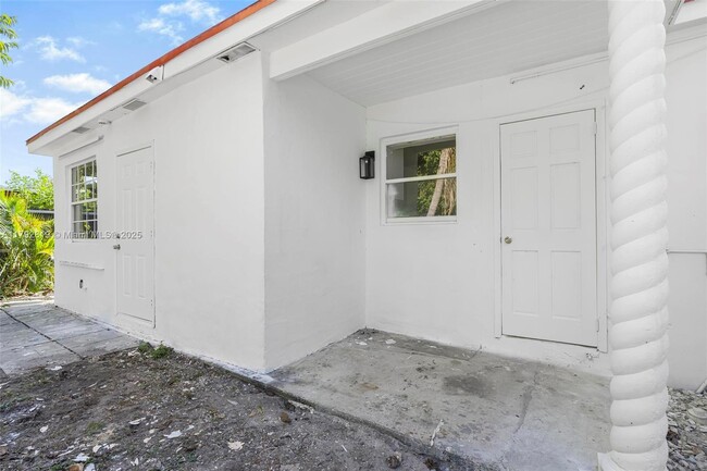 Building Photo - 1315 NE 146th St