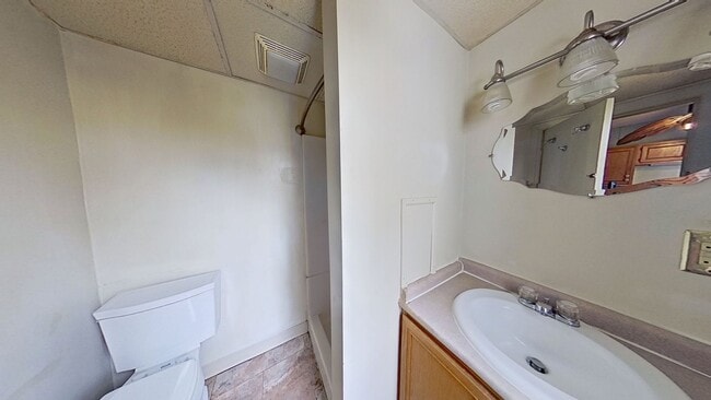 Building Photo - Spacious One Bedroom Apartment