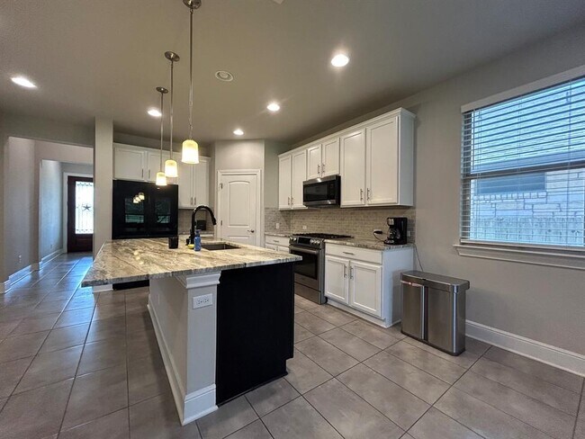 Building Photo - 305 Crossvine Trail
