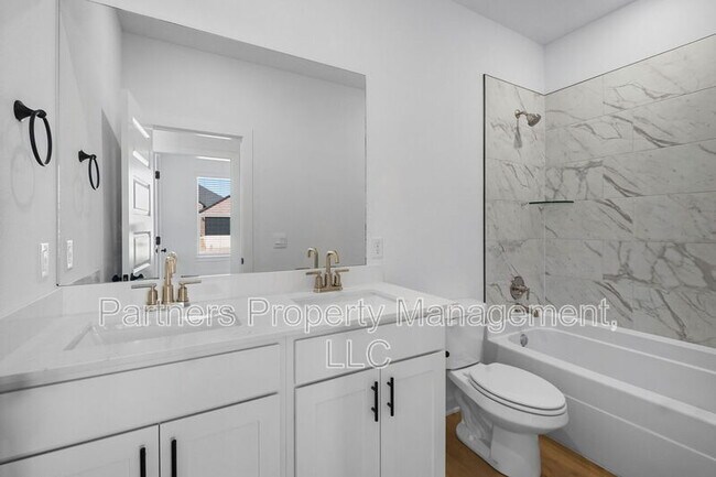 Building Photo - 411 W Taverner Xing