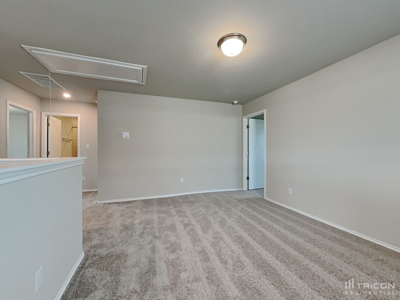 Building Photo - 5232 Saddle Clb Dr