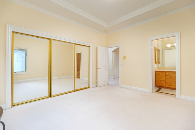 Building Photo - 17 Heron Dr