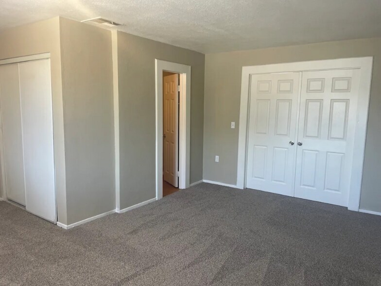 Building Photo - 6900 Malibu Dr