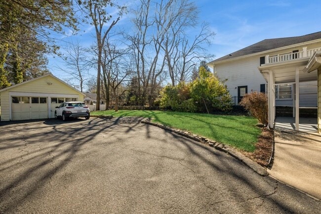 Building Photo - 130 Soundview Rd