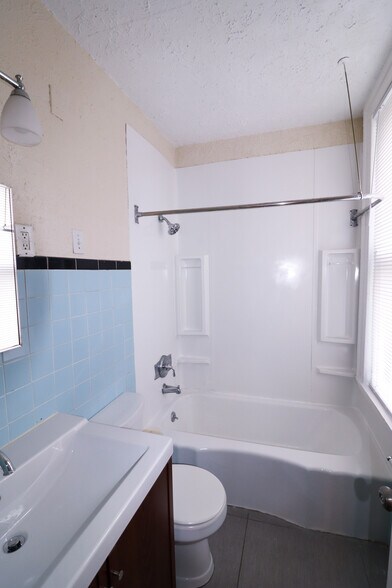 Building Photo - 2615 Eden Ave