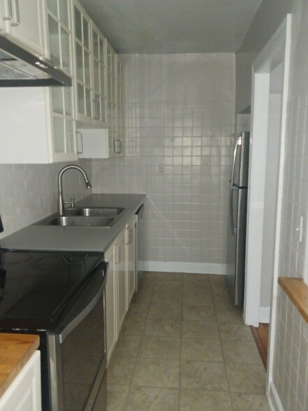 Building Photo - 127-129 E 46th St