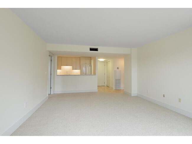Building Photo - 1425 W 28th St
