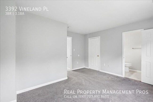 Building Photo - 3392 Vineland Pl