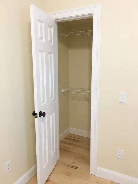 Building Photo - 33 Intervale Ave