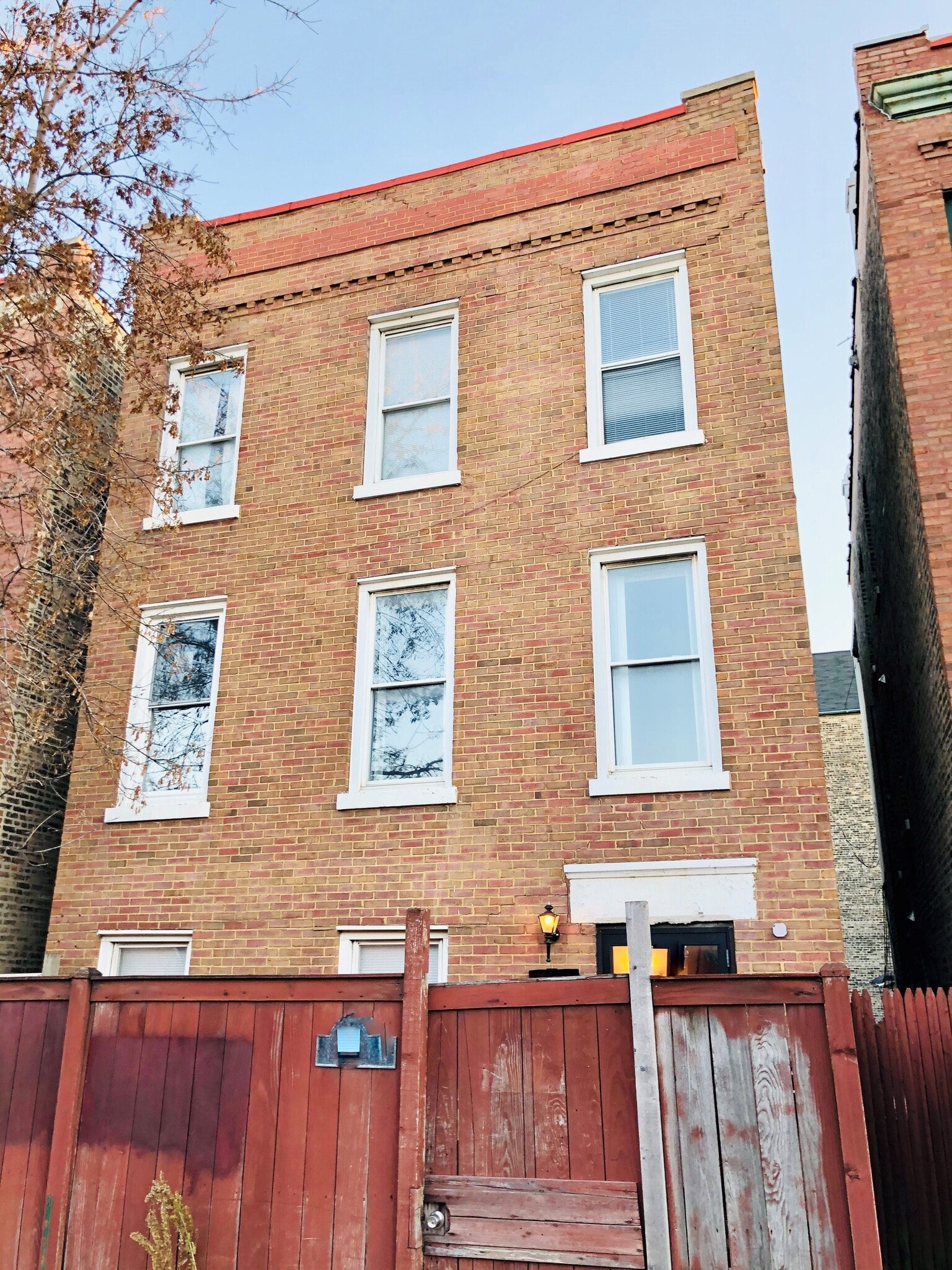 Building Photo - 2255 W Fullerton Ave