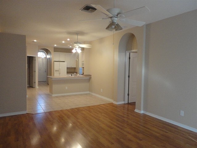 Building Photo - 14447 Pepperpine Dr