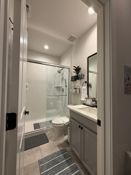 Building Photo - 731 Hydrangea Dr