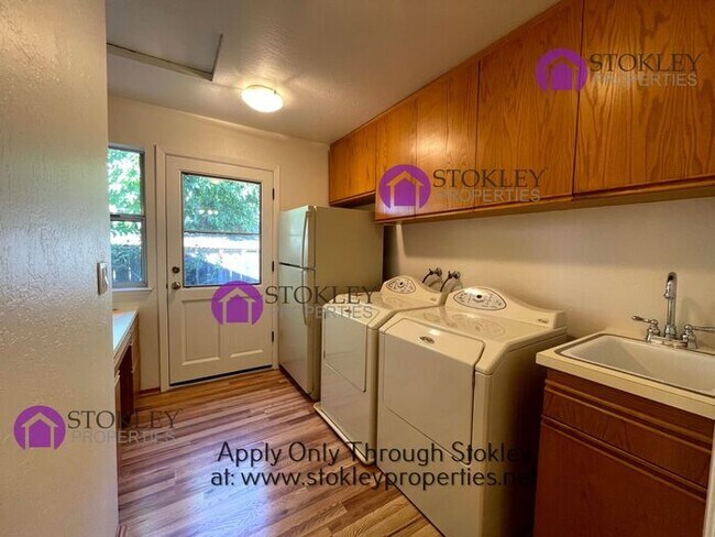Building Photo - 823 Wiget Ln