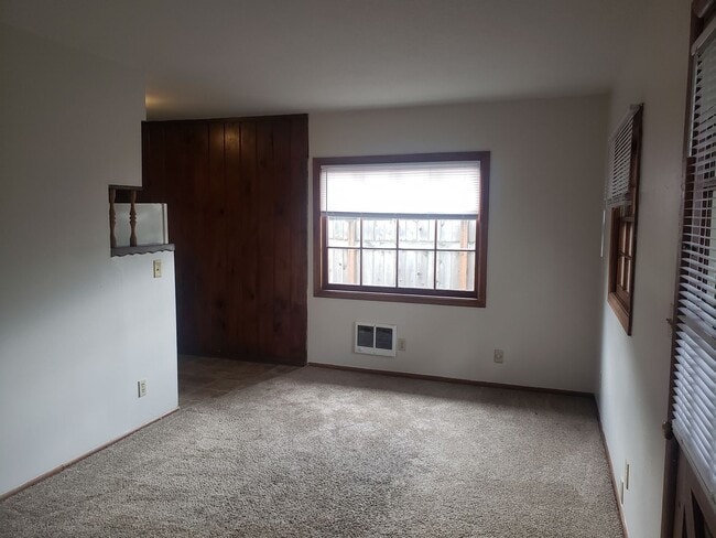 Building Photo - Charming Studio Duplex! rentalsc21.com