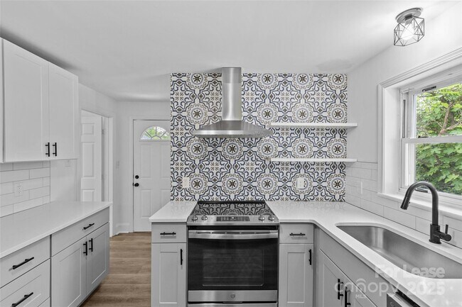 Building Photo - 1601 Gambia St