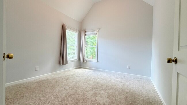 Building Photo - 1496 Brentwood Dr