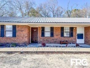 Building Photo - 211 Connie Cir