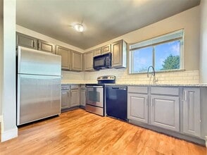 Building Photo - 740 Edgemont Ave