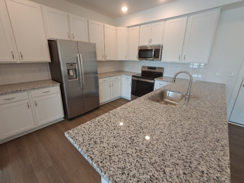 Building Photo - 602 Mkt Grv Dr