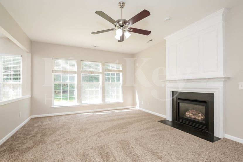 Building Photo - 1562 Pondhaven Dr