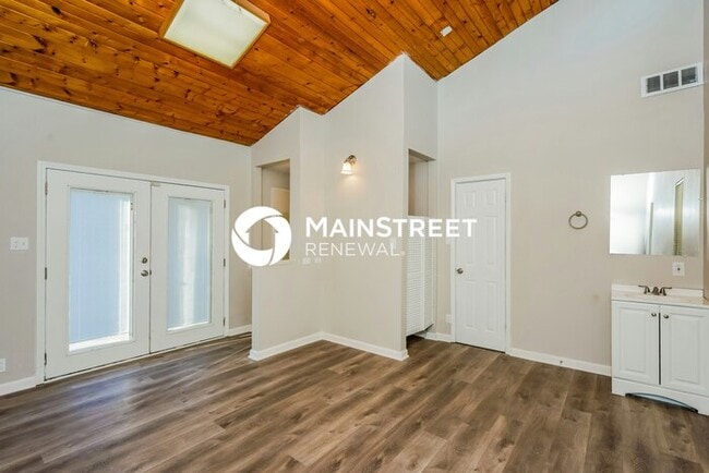 Building Photo - 3 Bedroom Pet-Friendly Home in LOUISVILLE, KY with Main Street Renewal