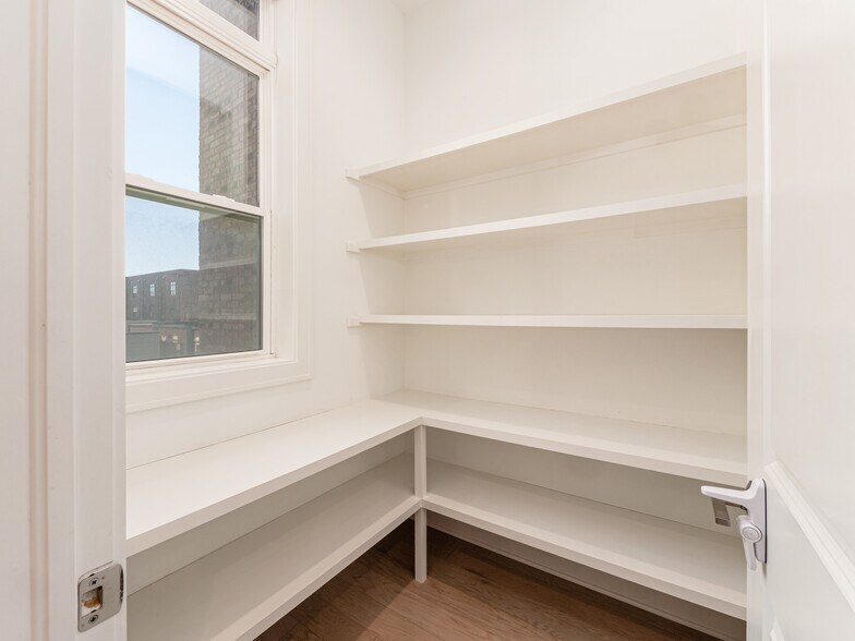 Building Photo - 766 N 6th St