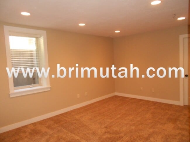 Building Photo - 1341 E Kensington Ave