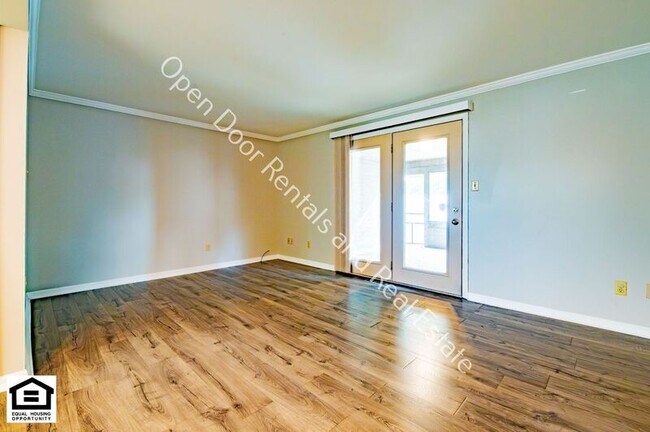 Building Photo - 15012 Tally Ho Dr
