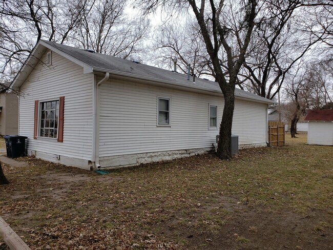Building Photo - 317 S Atchison St