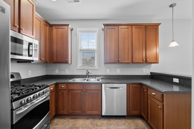 Building Photo - 1008 Whispering Doe Dr