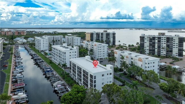 Building Photo - 4371 Bay Beach Ln