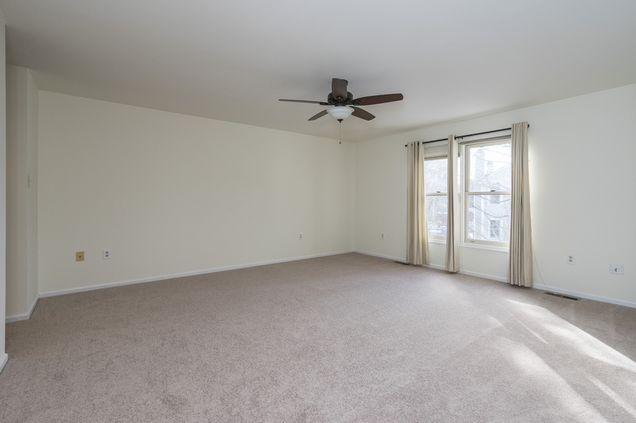 Building Photo - 13 Sweetwater Cir