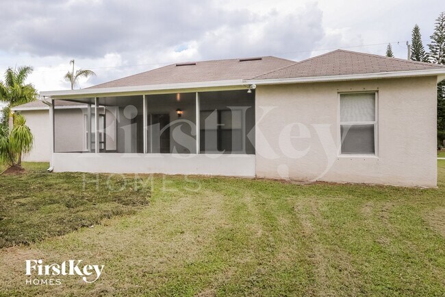 Building Photo - 2998 SW Vittorio St