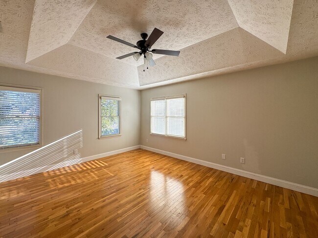 Building Photo - Charming 4 Bed, 2.5 Bath Home in King's Grant