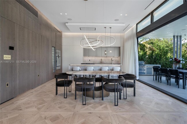 Building Photo - 1045 W 47th Ct