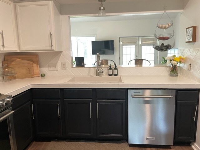 Kitchen overlooking living room - 1104 Buffalo Gap Rd