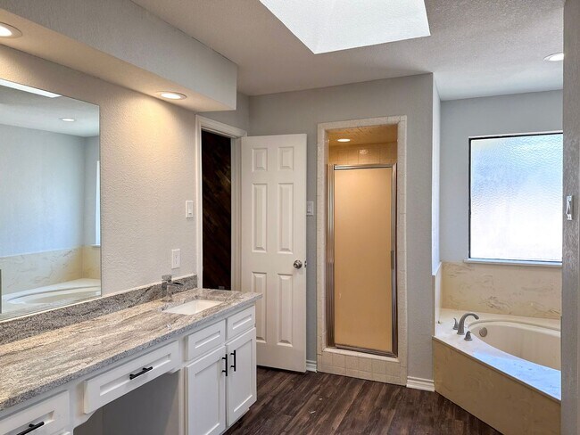 Building Photo - 55001 Windmill Ln
