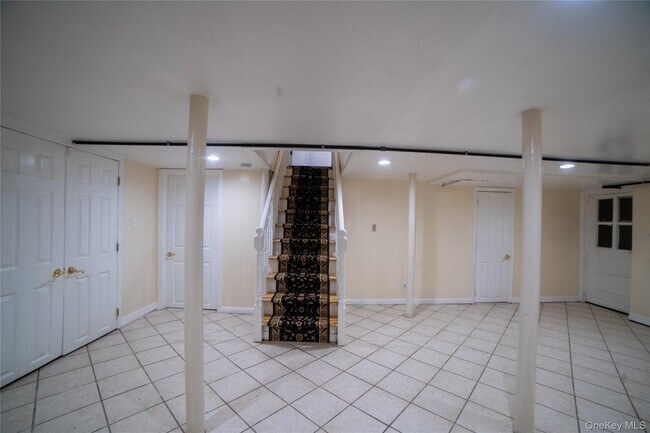 Building Photo - 154 Bell Rd